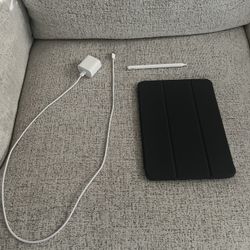 Apple iPad 10th generation w/ case & accessories 