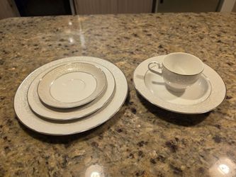 Mikasa Parchment Fine China Set 40 Pieces