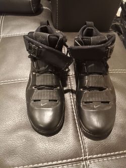 Men LeBron James tennis shoes