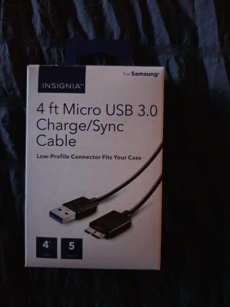 Insignia™ - 4' Micro USB 3.0 Charge-and-Sync Cable - Black
