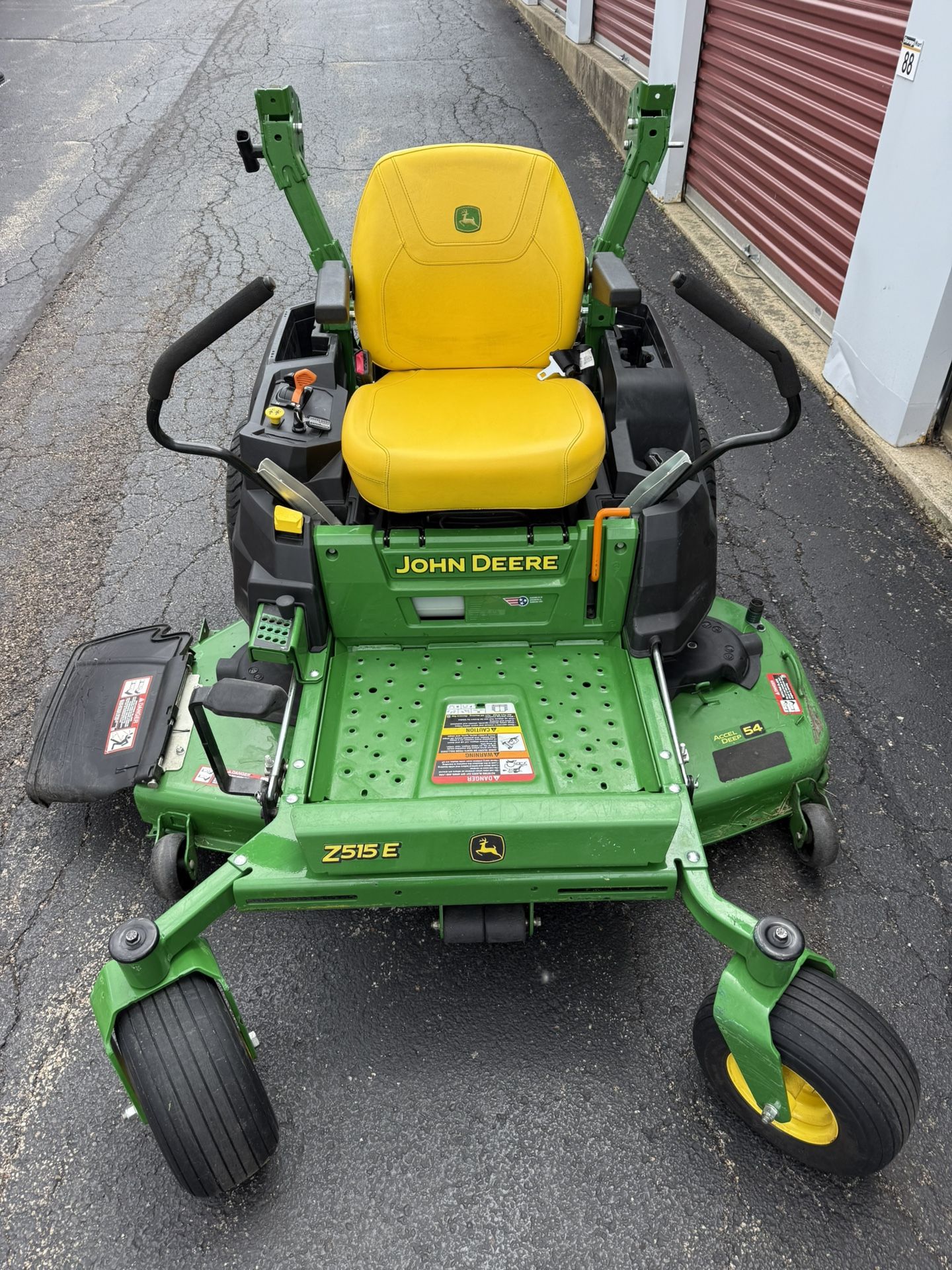 2023 John Deere Z515e Zero turn Mower