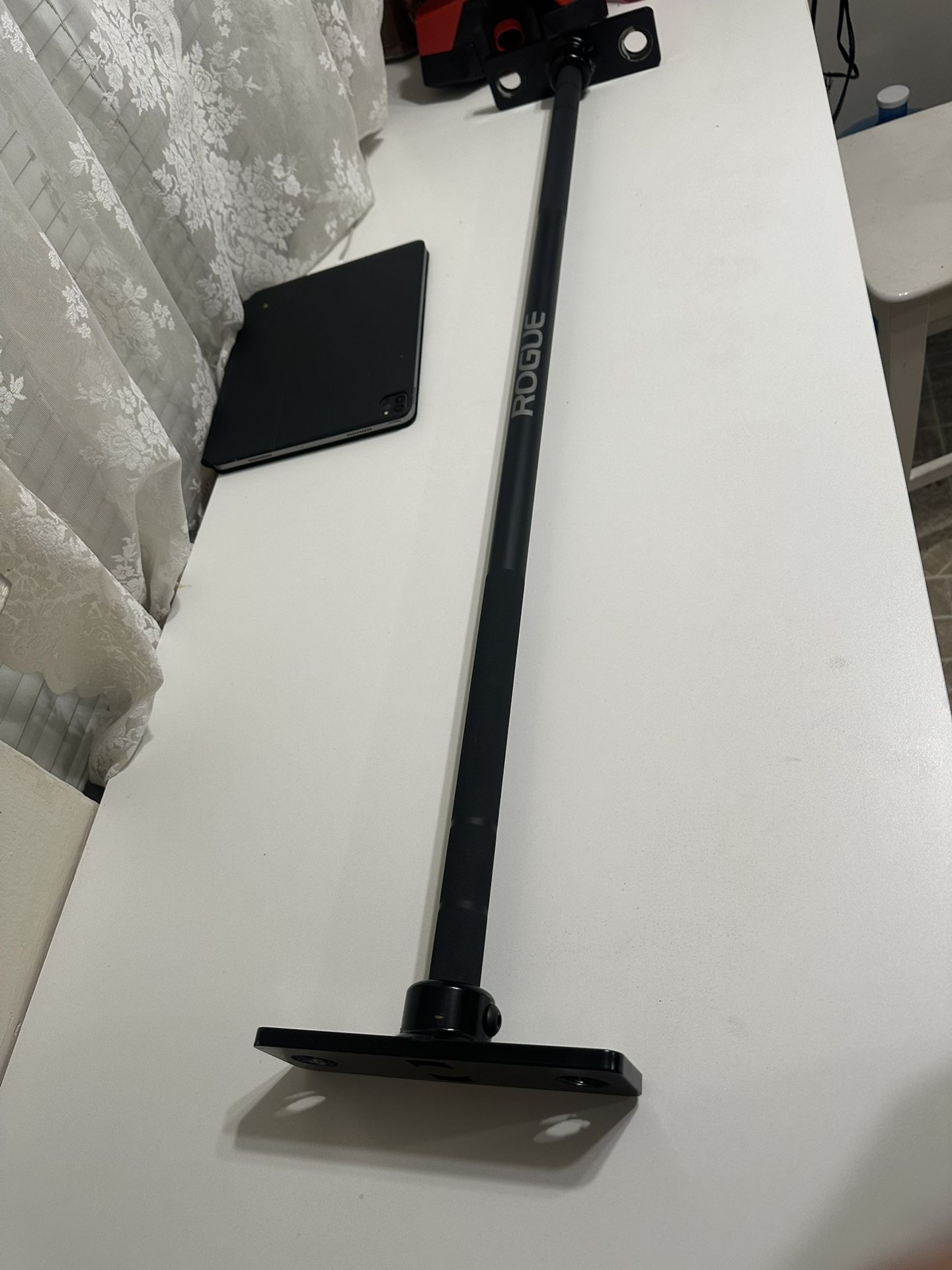 ROGUE MONSTER SOCKET PULL-UP BAR