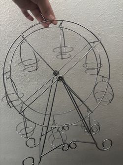 Cupcake Ferris wheel holder