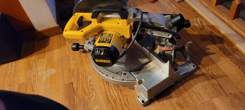 Dewalt Saw