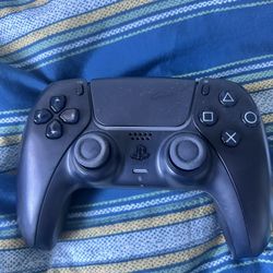Black PS5 Controller