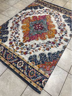 Jonathan thick unique shape 5x8 feet - D82
