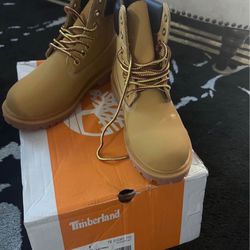 Size 5 Wheat Timberlands  “women’s”