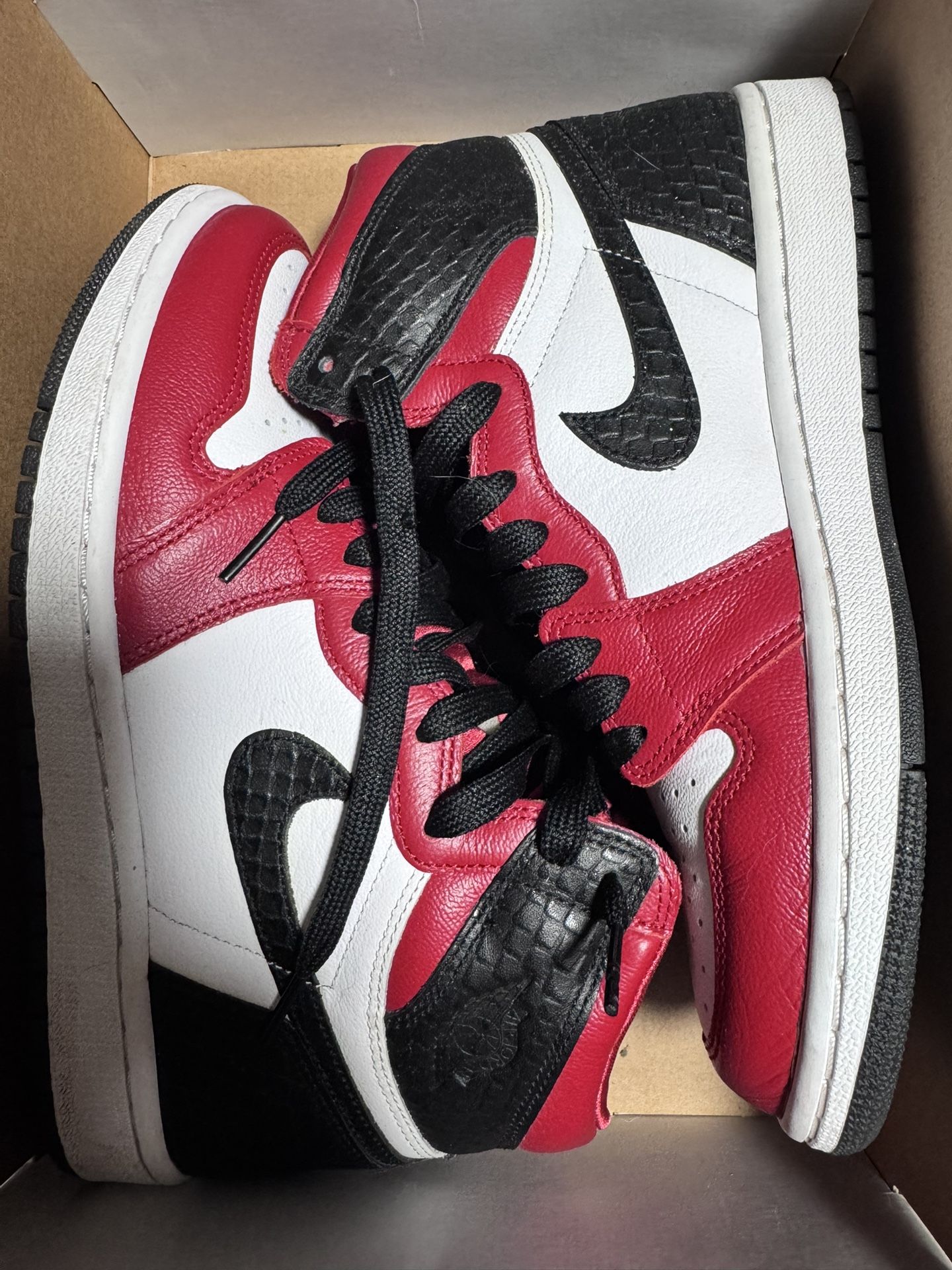 Jordan 1 Retro High Satin Snake Chicago (women)