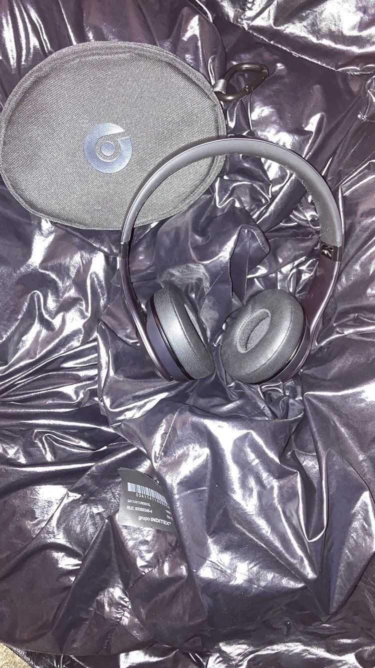 Pro Beats Headphones With Case And Charger