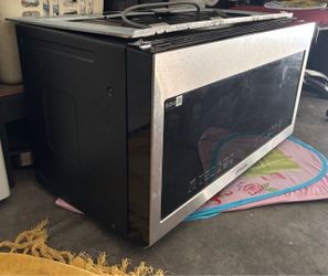Over the range microwave Samsung. Read all ad all info there, HABLO ESPANOL. NO DELIVERY .