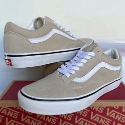 New Vans Women’s Old Skool Shoes…Size 5.5