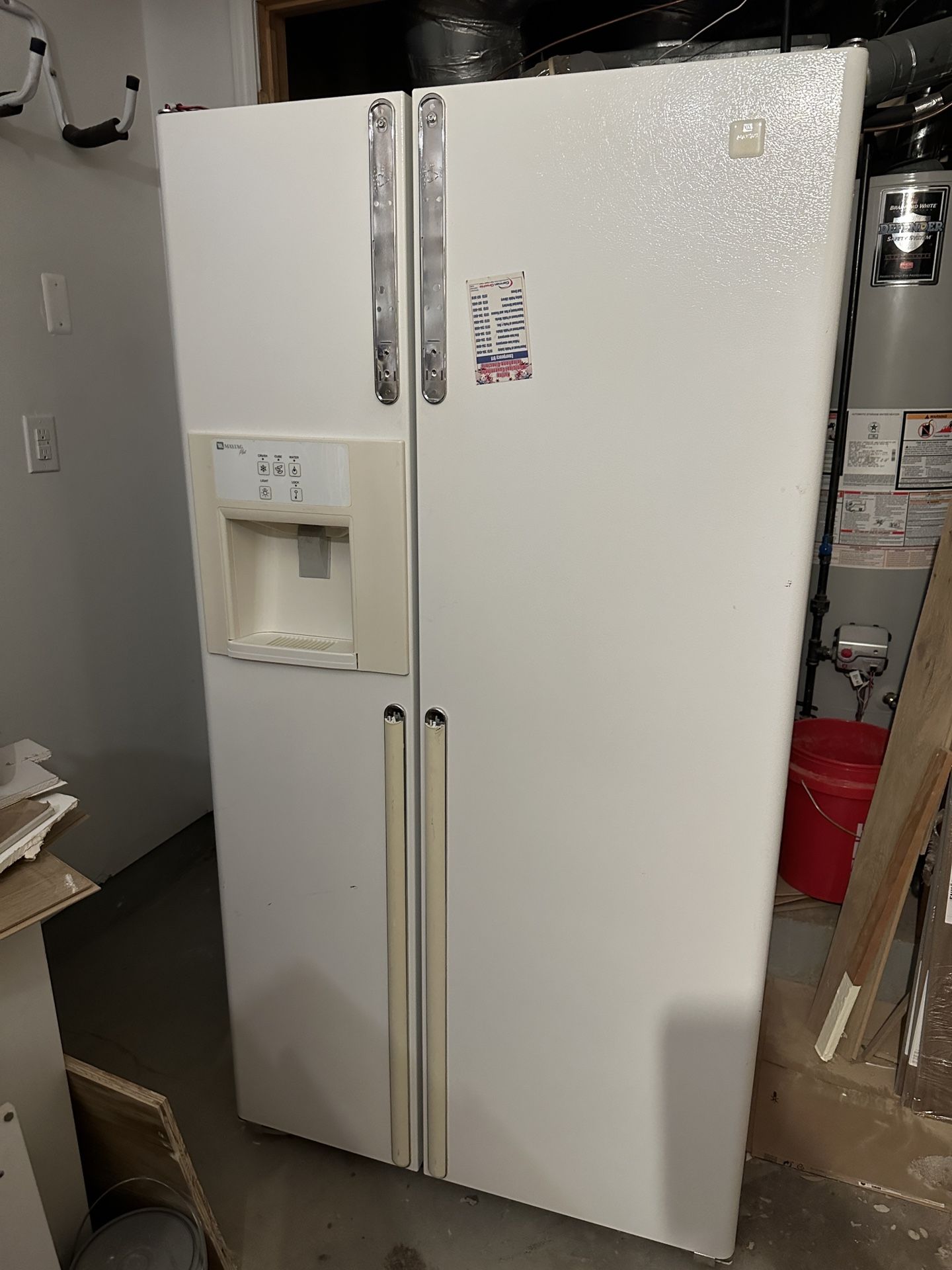 Refrigerator With Water Dispenser And Ice Maker