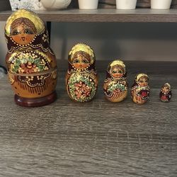 Matryoshka Nesting Dolls 
