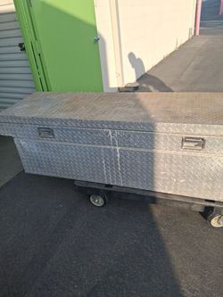 Diamond plate tool box