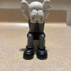kaws statue