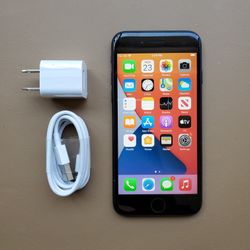 iPhone 7 - UNLOCKED - Like New  