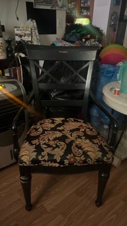 Black chair w/armrest