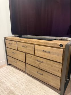 Bed and dresser set