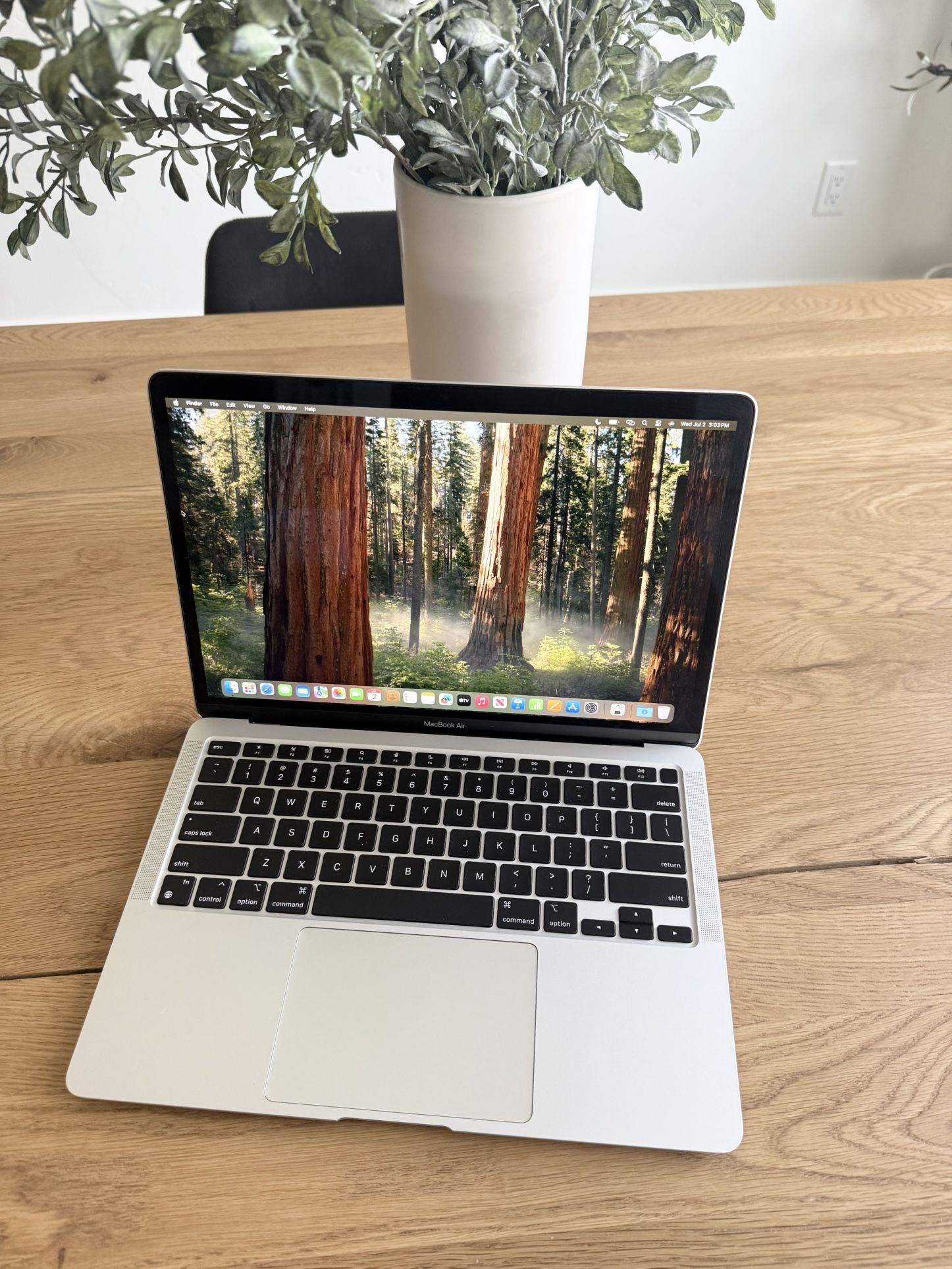 Apple 2020 MacBook Air 💻 13- Inch M1 8Gb/256 SSD Like New 