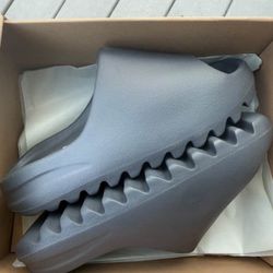 Yeezy Slides “Oxyx”