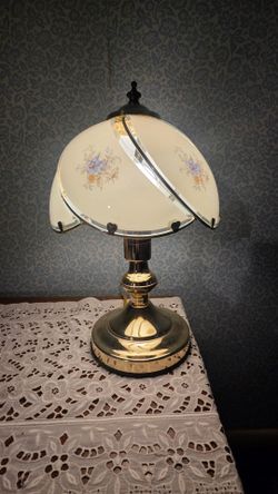 Vintage Touch Table Lamp with Floral Glass Shade