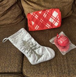 $10 Manta ,esfera Grande , Y Bota Navideños
