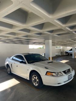 2000 Ford Mustang coupe