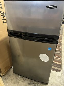 Small Refrigerator with Freezer - Great for Under Bar or in Dorm Room!