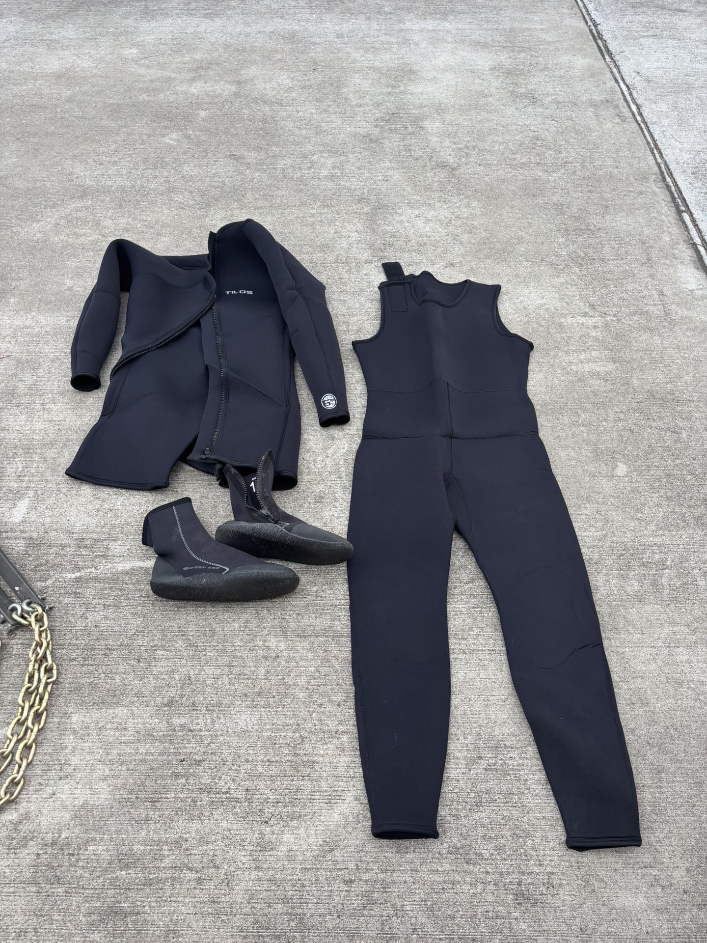 Wet Suits( Tilos 6.5 L & Bodyglove 5 L)