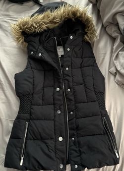 GUESS puffer vest š¤ size XS ā cute & cozy essential āØ