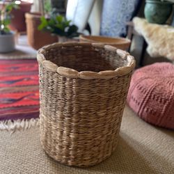 Vintage rattan wicker pot planter decorative accent 18” tall 16” diameter