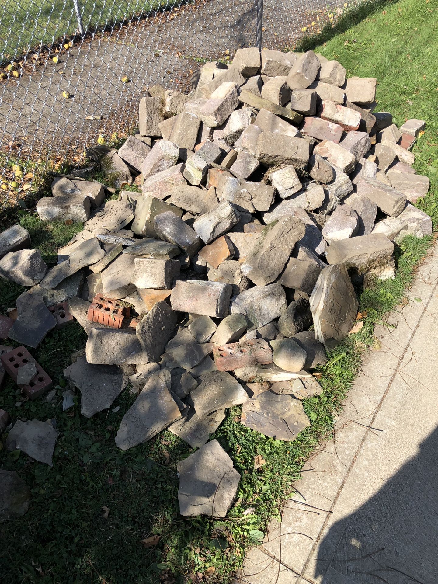 Quartz slate brick rocks