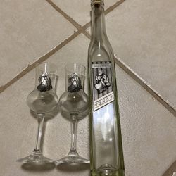 Vintage liquor bottle with 2 glasses 