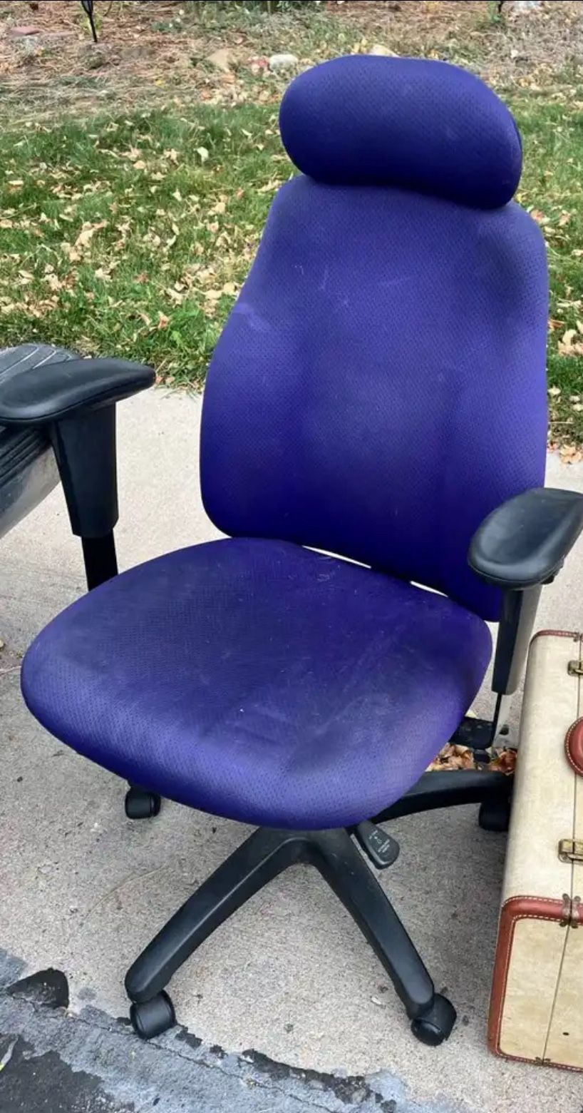 Adjusting, Rolling Office Chair