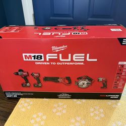 Milwaukee M18 FUEL 18V Lithium-lon Brushless Cordless Combo Kit (5-Tool) with Two 5.0 Ah Batteries, 1 Charger 1 Tool Bag