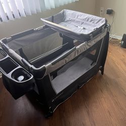 Pack And Play ( Baby Crib Or Play Area ) 