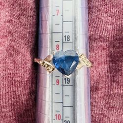 10K WHITE GOLD BLUE SAPPHIRE HEART RING