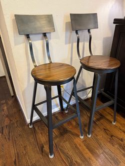 2 High top bar stools