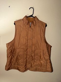 Quilted Puffer Vest with Snap Closure