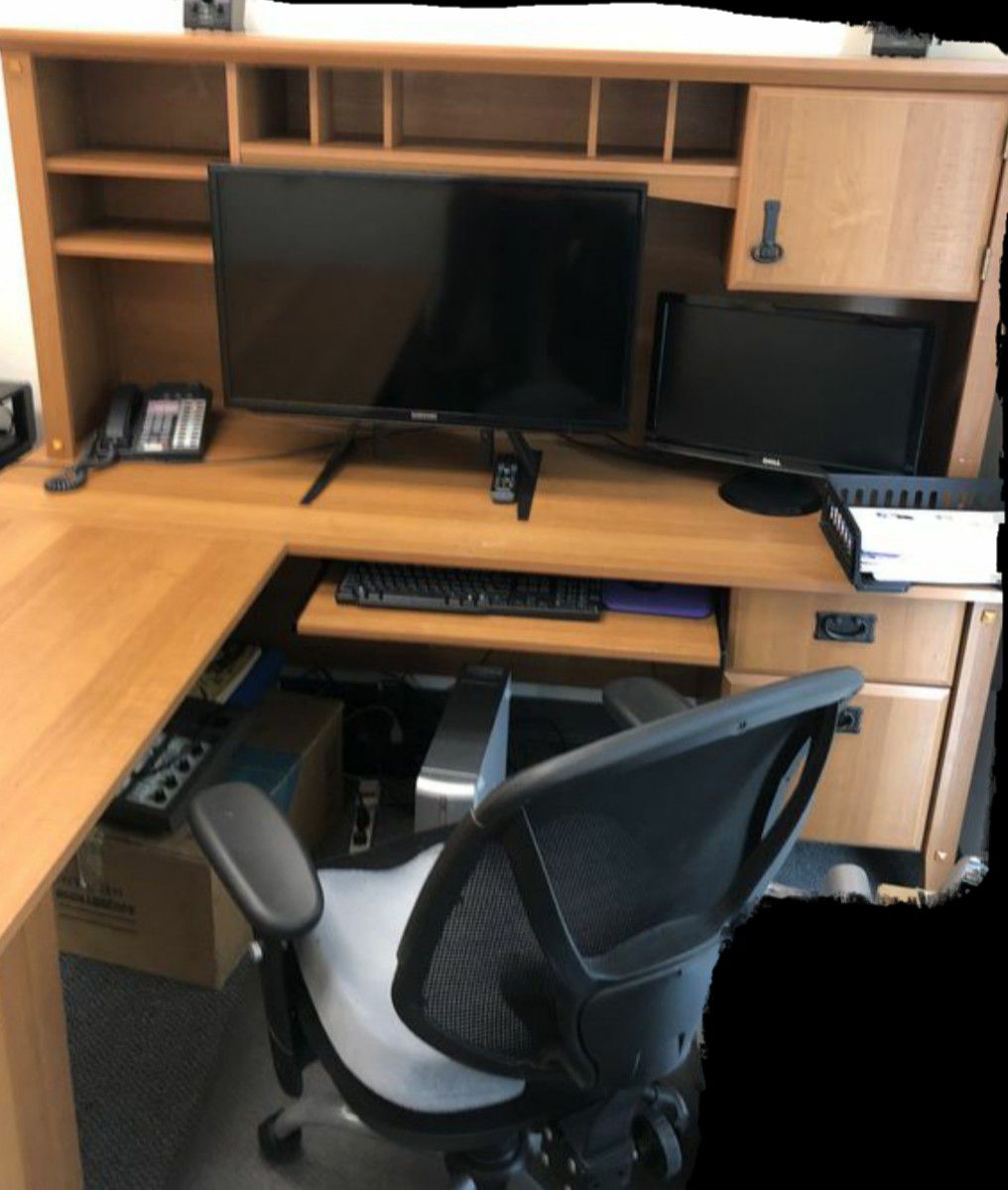 L shaped desk with hutch