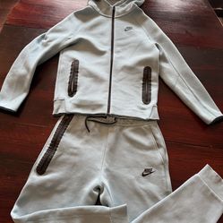 Boys Nike Tech Fleece Sweatsuits (Youth Large) - 2 Sets