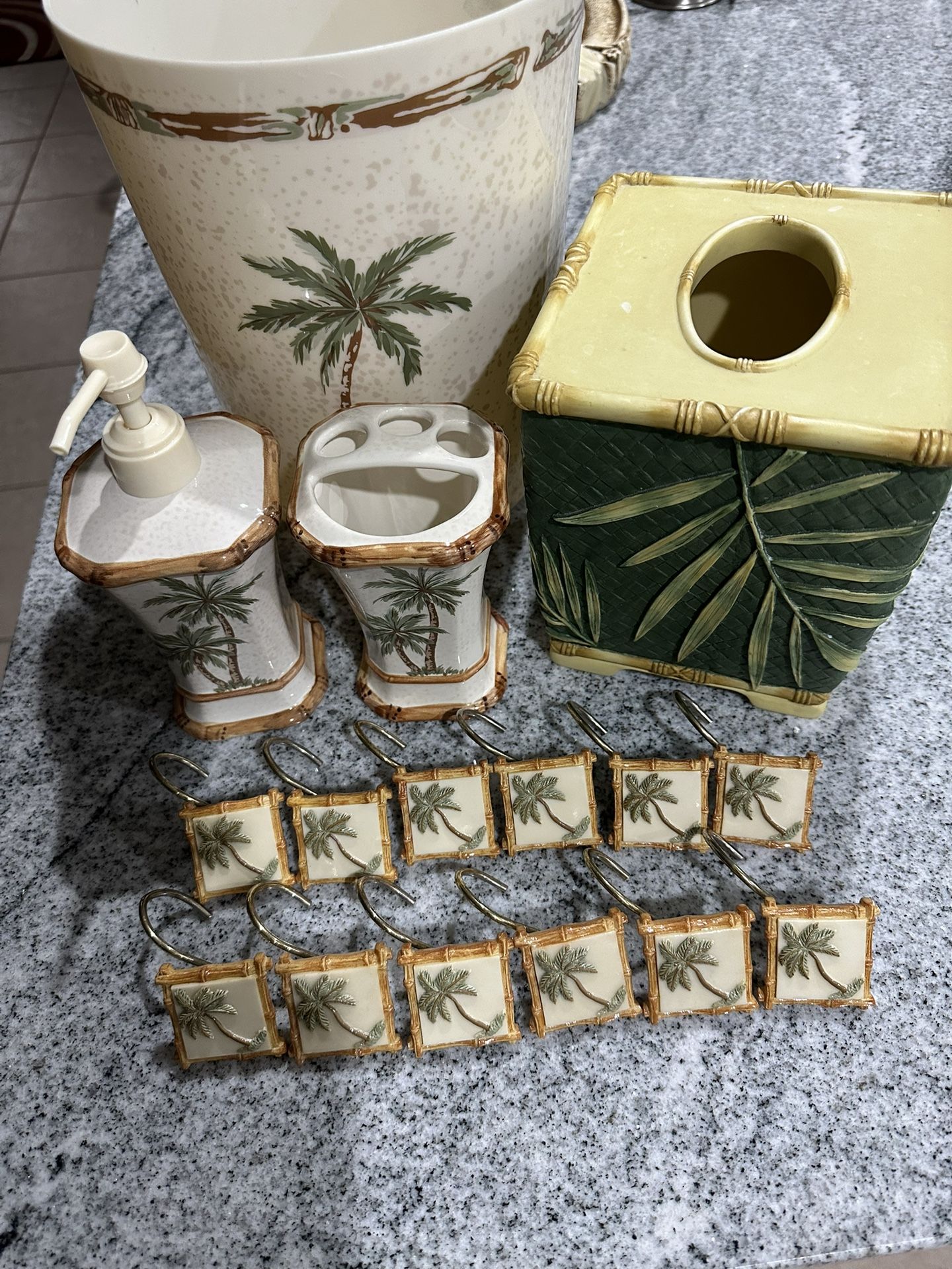 Bathroom palm theme, accessories