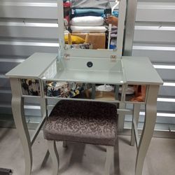 Gorgeous Grey Vanity Complete With Stool 