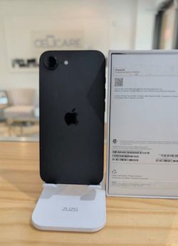 BRAND NEW IPHONE 17e w. BOX / service provided