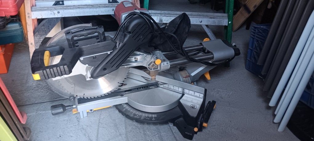 Chicago 10 Inch Sliding Mitter Saw