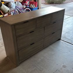 Dresser With 7 Drawers 