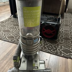 VACUUM- Hoover Cyclone FIX Or PARTS