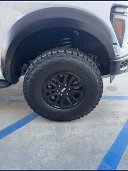 Ford F150 Raptor wheels and tires 35