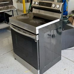 LG Electric range stove 