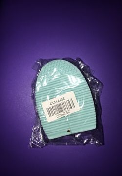 Makeup cleaner for brushes